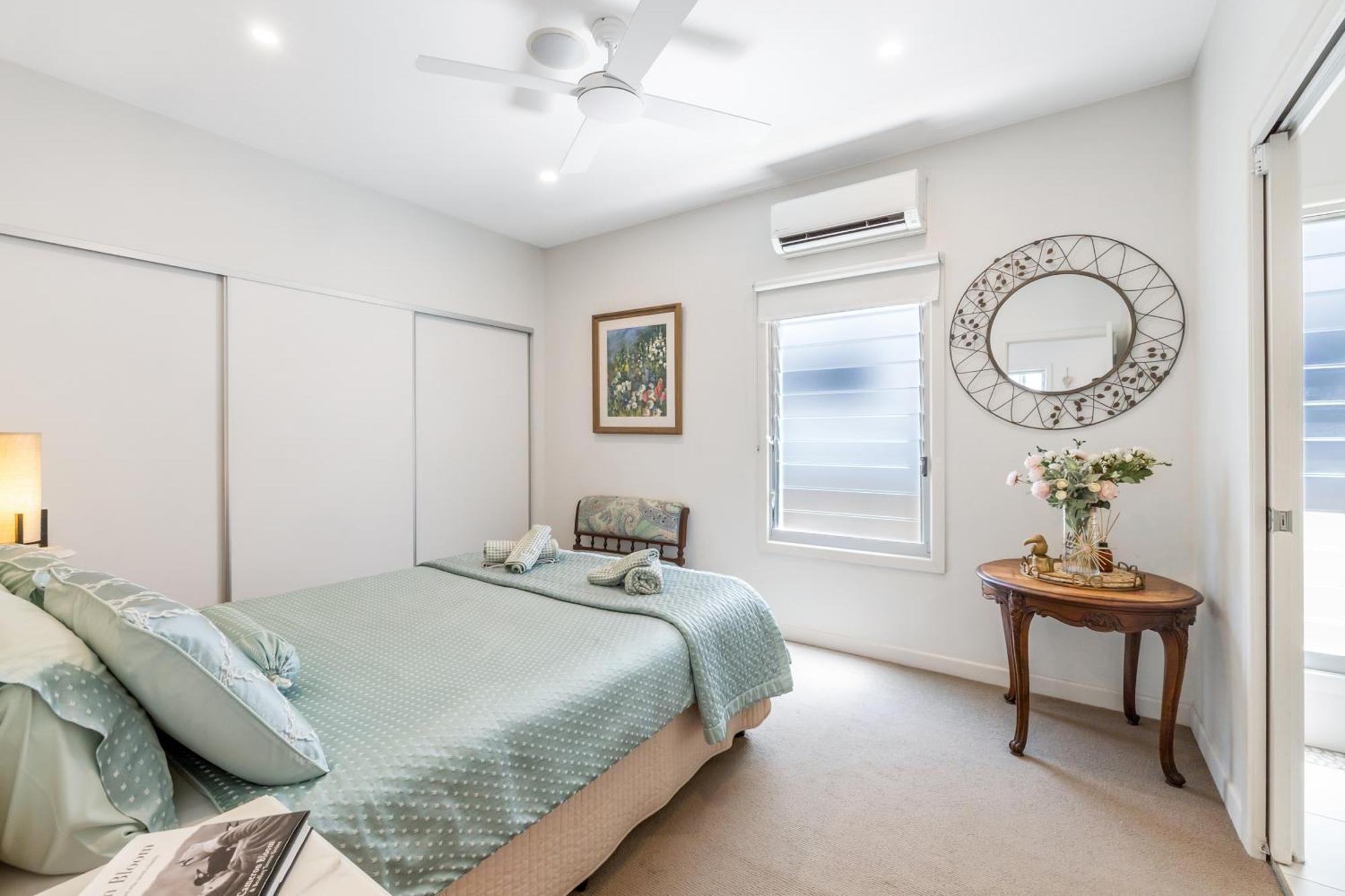Апартаменты On Esplanade Own Flat & Pool, Manly Cafe Precinct Брисбен Экстерьер фото